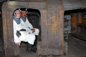 Akil İnsanlar madene indi
