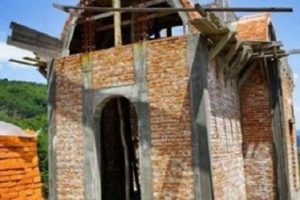 Srebrenitsa'daki kilise krizi yeniden başladı