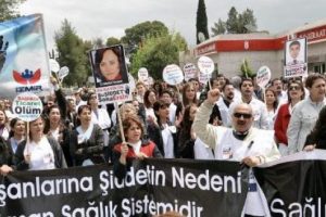 Sağlık çalışanlarından şiddeti protesto eylemi