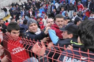 Trabzonspor tribünlerinde kavga