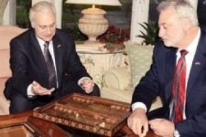 Piyanist yanlış tuşa bastı