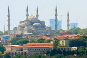 Başbakan hangi iş adamına k&uuml;st&uuml;?