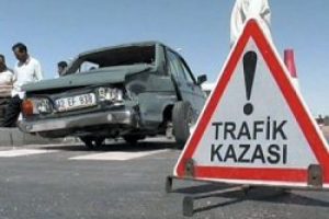 Kamyonet kanalizasyon &ccedil;ukuruna u&ccedil;tu: 2 yaralı