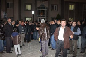 Kendi y&ouml;netimini oluşturmak isteyen site sakinleri isyanda