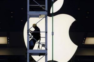 Apple tahtını kaybetti