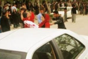 Mahkemeden kadın kıyafetiyle dolaşma cezası