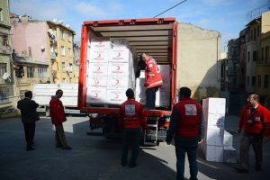 Suriyelilerin y&uuml;z&uuml; T&uuml;rk Kızılayı ile g&uuml;l&uuml;yor