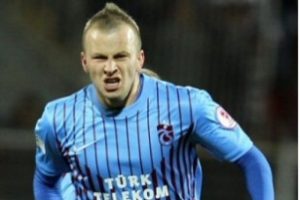 Trabzonsporlu Sapara kupada &ccedil;ıldırıyor