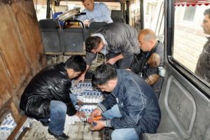 Polisten ka&ccedil;ak sigara operasyonu