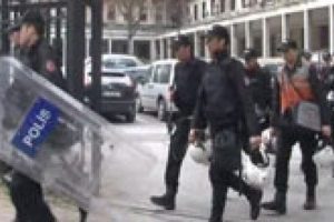 İ&Uuml;'de polis &ouml;nlemi!..