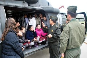&Ouml;zel'e mektup yazdılar, kışlada ağırlandılar