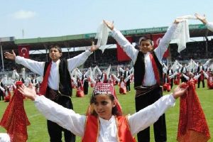 23 Nisan tiyatroda kutlanacak
