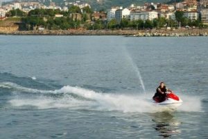 Jet Ski'yi de, kendilerini de yaktılar