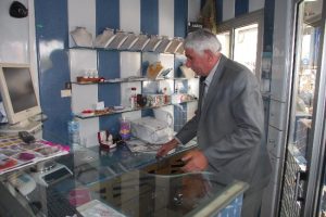 Kuyumcuyu oyalayıp kasayı boşalttılar