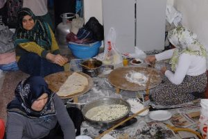 Fakir &ouml;ğrenciler yararına kermes