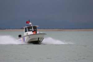 Jandarma ka&ccedil;ak avlanmaya ge&ccedil;it vermiyor