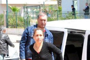 Kapka&ccedil;&ccedil;ı kendini bı&ccedil;akla korudu