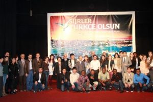Yabancı &ouml;ğrencilerden T&uuml;rk&ccedil;e şiir