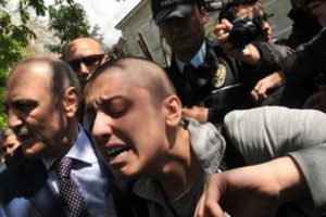 'Kızımızın hastalığından dolayı ruh hali bozuk'