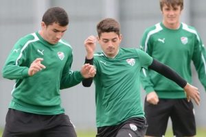 Bursaspor'da gen&ccedil;ler &ccedil;alıştı