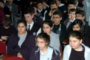 Polis liselileri PKK ile uyardı