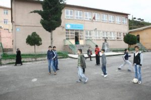 Okulda akıl almaz kaza