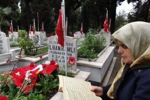 Şehit annesi y&uuml;rekleri dağladı