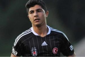Muhammed Demirci Beşiktaş'ta kaldı