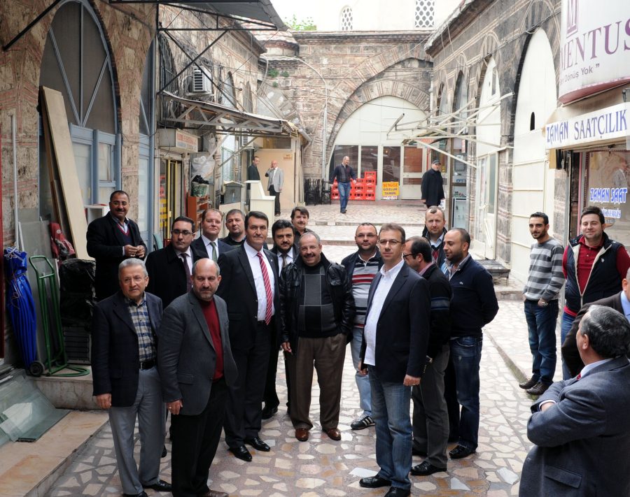 Ulucami yanındaki bir &ccedil;arşı daha ayağa kaldırılıyor