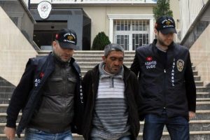Alkoll&uuml; iki grup arasında bı&ccedil;aklı kavga