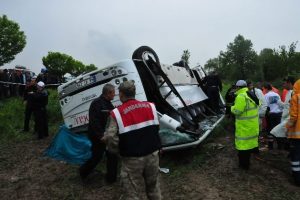 Kahramanmaraş'ta otob&uuml;s devrildi