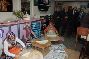 İneg&ouml;l Anadolu Lisesi'nden kermes