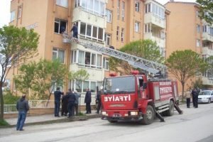 Televizyon patladı yangın &ccedil;ıktı