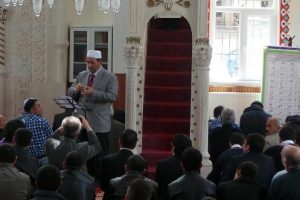 İşitme engellilere işaret diliyle hutbe