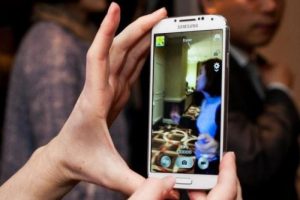 Samsung 30 milyon Galaxy S4 satışı bekliyor