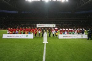Serkan Acar i&ccedil;in saygı duruşu