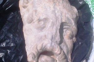 'Geyik adam' heykeli ele ge&ccedil;irildi