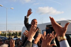 Galip &Ouml;zt&uuml;rk'e davullu zurnalı karşılama