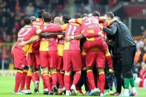 Aslan evinde galip