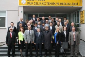 Biri son sınıfları g&ouml;zetliyor