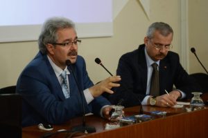 'İnsan aciz biz varlıktır'