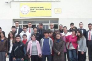 K&uuml;&ccedil;&uuml;k il&ccedil;e lisesinin b&uuml;y&uuml;k başarısı