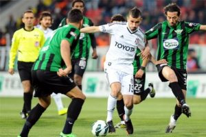 Beşiktaş Manisa'da dağıldı