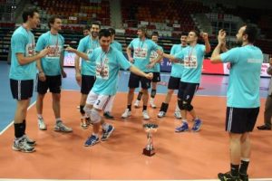 İneg&ouml;l Belediyespor voleybolda b&uuml;y&uuml;k d&uuml;ş&uuml;n&uuml;yor