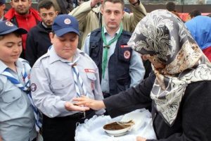 İzcilere kınalı uğurlama