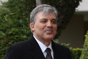 Cumhurbaşkanı G&uuml;l cama şekil verdi