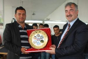 Kahta Belediye Başkanı Yusuf Turanlı'dan plaket