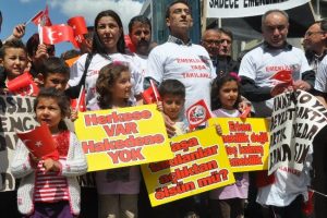 Emeklilikte yaşa takılanlar izmir'de eylemde