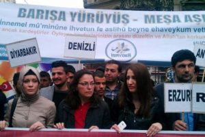 Barış i&ccedil;in y&uuml;r&uuml;d&uuml;ler