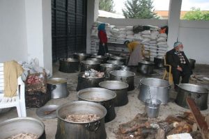 Elbeyli'de yedi bin kişiye yemek dağıtıldı